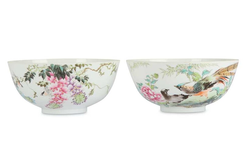 A PAIR OF CHINESE FAMILLE ROSE EGGSHELL PORCELAIN ‘BIRDS AND FLOWERS’ BOWLS.