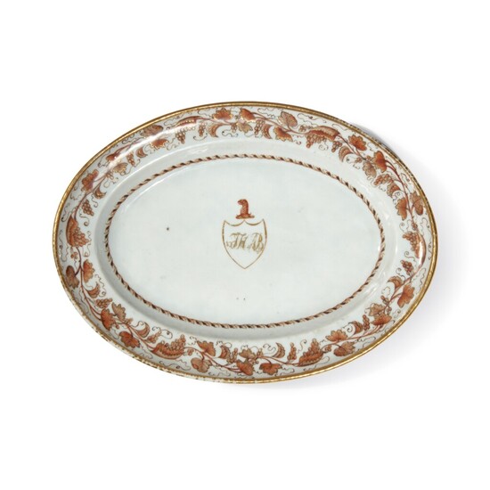 A Small Chinese Export Initialed Oval Platter Qing Dynasty, Qianlong/ Jiaqing Period, 1790-1800 | 清乾隆 / 嘉慶 1790至1800年 粉彩描金字母紋盤