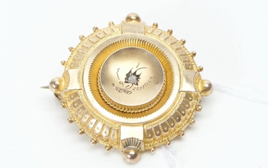 A VICTORIAN DIAMOND TARGET BROOCH ACID TESTED AS 15CT GOLD FEATURING A ROSE CUT DIAMOND, DIAMETER 38MM, 6GMS