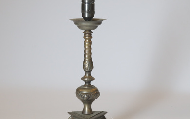 A table lamp, patinated brass, baroque style, first half of the 20th century.