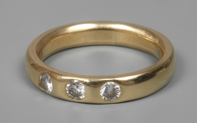 Bague à ruban avec brillants vers 2000, or jaune estampillé 750, anneau d'environ 4 mm...