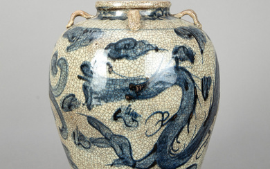 Blue and white shoulder pot, Swatow ware, Ming dynasty.