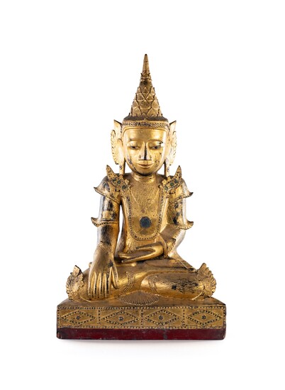 Buddha in legno dorato, Thailandia - raffigurato seduto, con la mano destra...