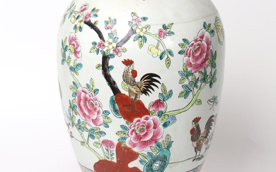 Chinese Famille Rose Medallion Vase, Early Republic Period