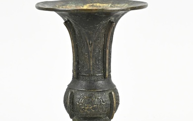 Chinese bronze vase, H 14.5 cm.