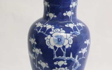 Chinese late 19th century porcelain vase