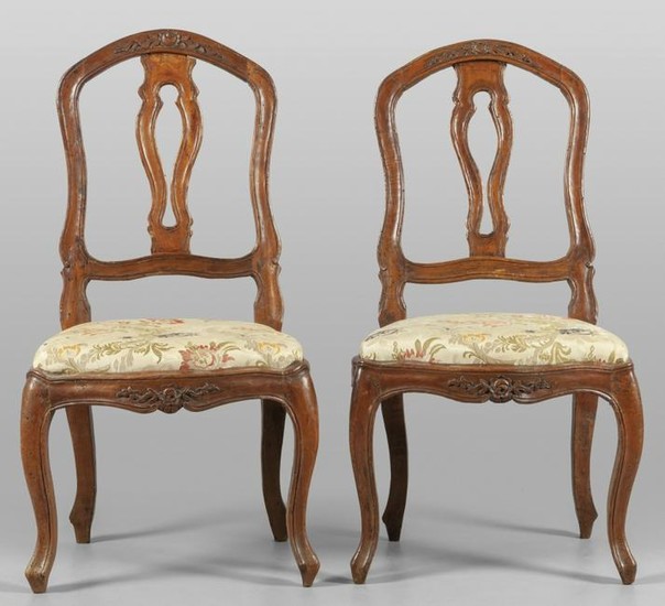Coppia sedie Luigi XV in noce, schienale con