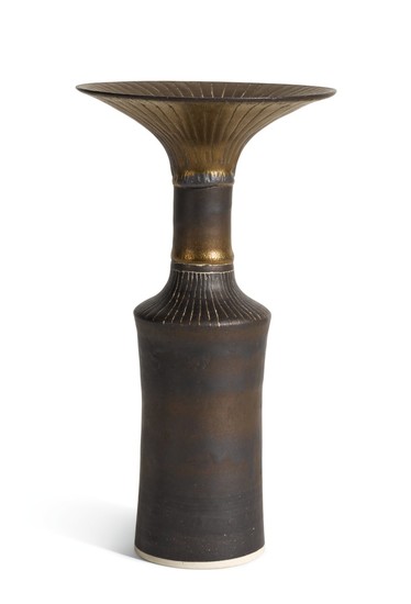 DAME LUCIE RIE | BOTTLE VASE WITH FLARING LIP