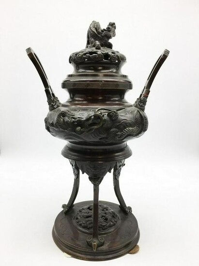 Decorative bronze aroma vase with embossed dragon