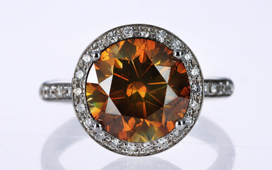 Diamond ring with larger Brownish Yellowish Orange diamond of 5.17 ct., total 5.59 ct.