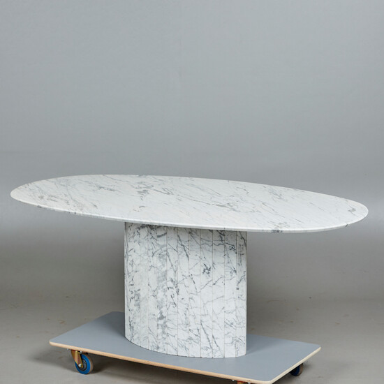 Dining table / table, Carrara marble, 1970s, Italy.