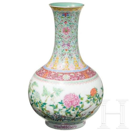 Famille-Rose-Vase, China, Republikzeit, 1. Hälfte