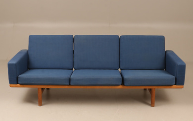 HANS J WEGNER. Sofa, “GE-236”, for Getama, Denmark.