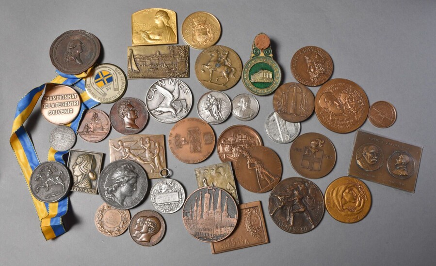 LOT de 35 medailles en cuivre et divers (... - Lot 84 - Conan Hôtel d’Ainay