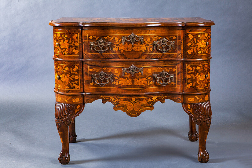 Little Dutch style dresser from Herraiz. In root wood with variegated marquetry based on floral and bird motifs. Six drawers in the front. Trimmed skirt and claw feet on ball, with rockeries. Bronze handles and keyholes in the style
