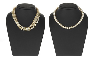 Lot de deux colliers de perles, l'un multi-rangs de perles keshi