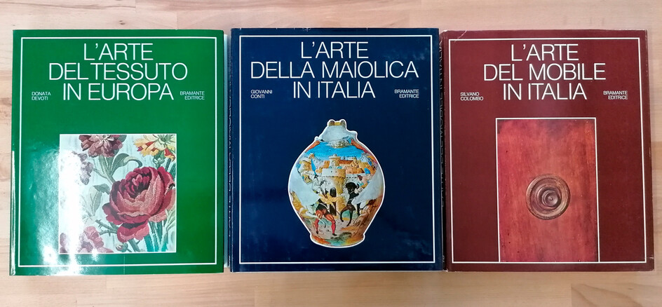MANUALI D'ARTE - Lotto unico di 3 cataloghi