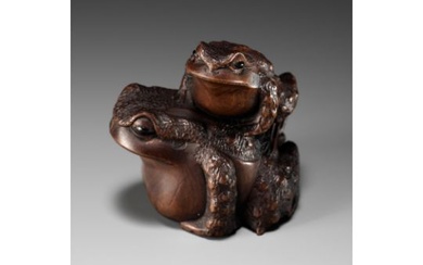 MASANAO: A FINE WOOD NETSUKE OF A TOAD WITH YOUNG