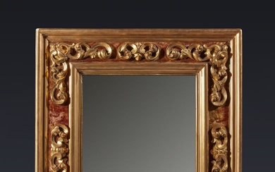 Miroir, rectangulaire en bois doré, stuqué et doré à décor de rinceaux sur fond de...