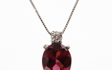 NECKLACE 18K with garnet and diamond.