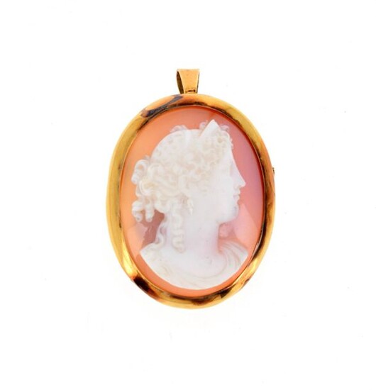 Oval brooch or pendant set with an agate cameo carved with a woman's profile in antique style, the setting in 18 K (750 °/°°°) yellow gold.