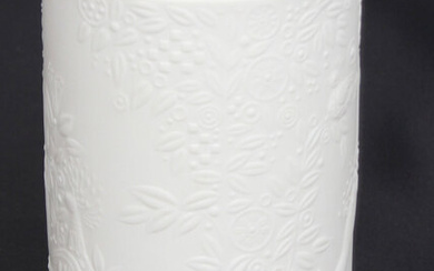 Porcelain vase 20th century. Rosenthal porcelain factory, Zauberflöte, Germany. Porcelain, height 17.7 cm, diameter 8.5 cm