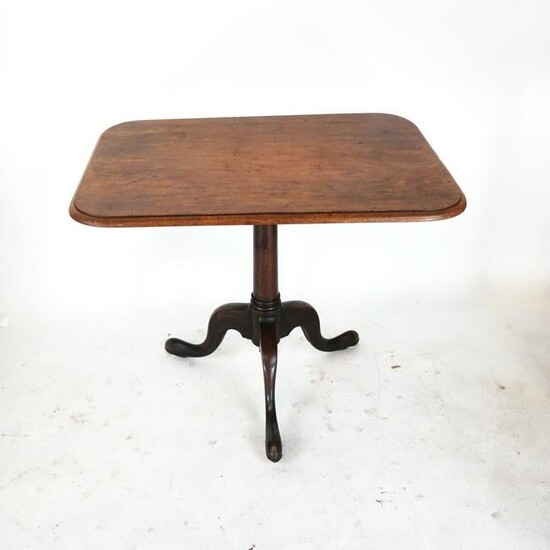Queen Anne-Style Mahogany Center Table
