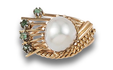 RING, 70'S, WITH PEARL AND GREEN GLASS, IN YELLOW GOLD