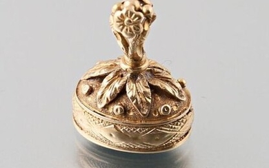 Stamp in yellow gold 750 thousandths geometrically chiseled decoration of flowers and leaves, the stamp in mute onyx, 19th century Gross