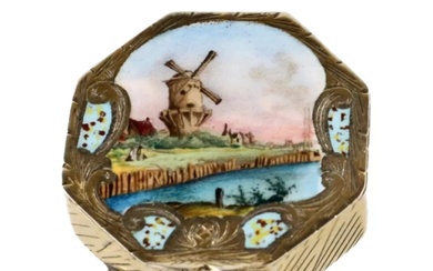 Tabatière octogonale en argent avec gravure et email vue du moulin à rocailles. Europe, XXe...
