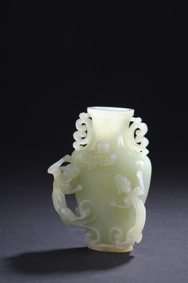 Vase en jade céladon Chine, XXe siècle Balustre,... - Lot 84 - Daguerre