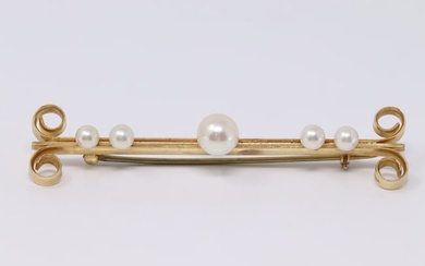 Vintage 14Kt Yellow Gold Pearl Brooch.
