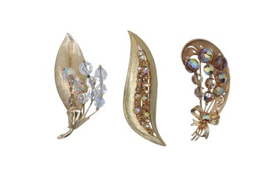 Vintage Juliana D&E Gold Tone Crystal & Rhinestone Flower Leaf Brooch Pin