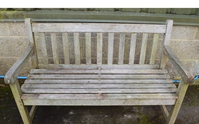 Wooden slatted garden bench - 122cm x 58cm x 85cm tall