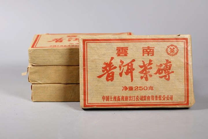 1000 Grams Chinese Pu-er (Pu-erh) Tea in 4 Bricks