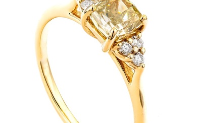 1.15 tcw Diamond Ring - 14 kt. Yellow gold - Ring - 1.03 ct Diamond - 0.12 ct Diamonds