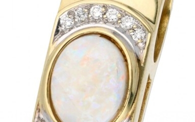 14K. Yellow gold pendant set with approx. 0.12 ct. diamond and white opal.