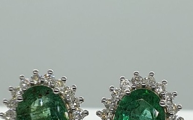 18 kt. White gold - Earrings - 1.85 ct Emerald - Diamonds