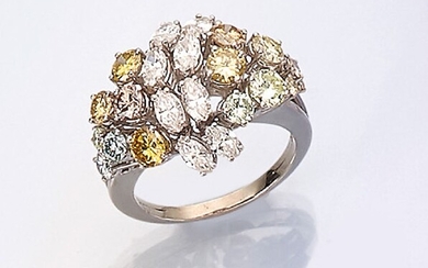 18 kt gold ring with diamonds , WG...