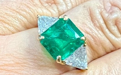 18K Yellow Gold 5.10 Ct. Colombian Emerald and Diamond Ring