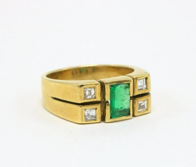 18Kt Emerald & Diamond Ring