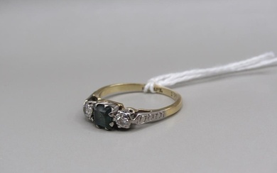 18ct GOLD DIAMOND AND SAPPHIRE RING SIZE K