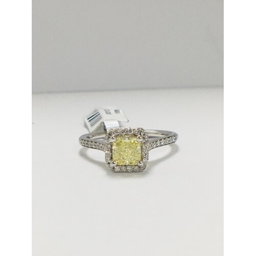 18ct white gold Diamond ring,0.55ct centre fancy yellow diam...