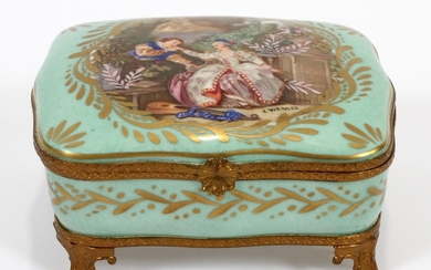 FRENCH COURTING COUPLE PORCELAIN BOX