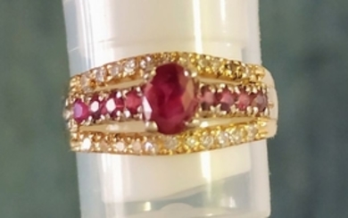 18 kt. Yellow gold - Ring Rubies and Diamonds