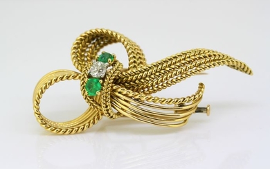 Mellerio dits Meller - 18 kt. Gold - Brooch Emerald - Diamonds