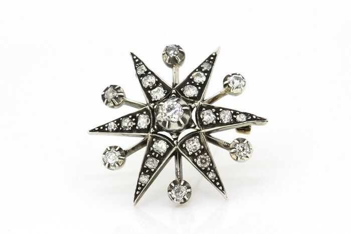 925 silver - topped with 10KYellow gold -Starburst brooch - 1.87 ct - Diamonds