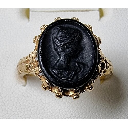A 9ct gold a black glass cameo ring, size O, 4.3 gms