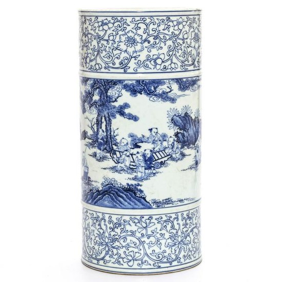 A Blue and White Arrow Vase