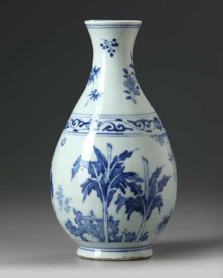 A CHINESE BLUE AND WHITE VASE, TRANSITIONAL-STYLE